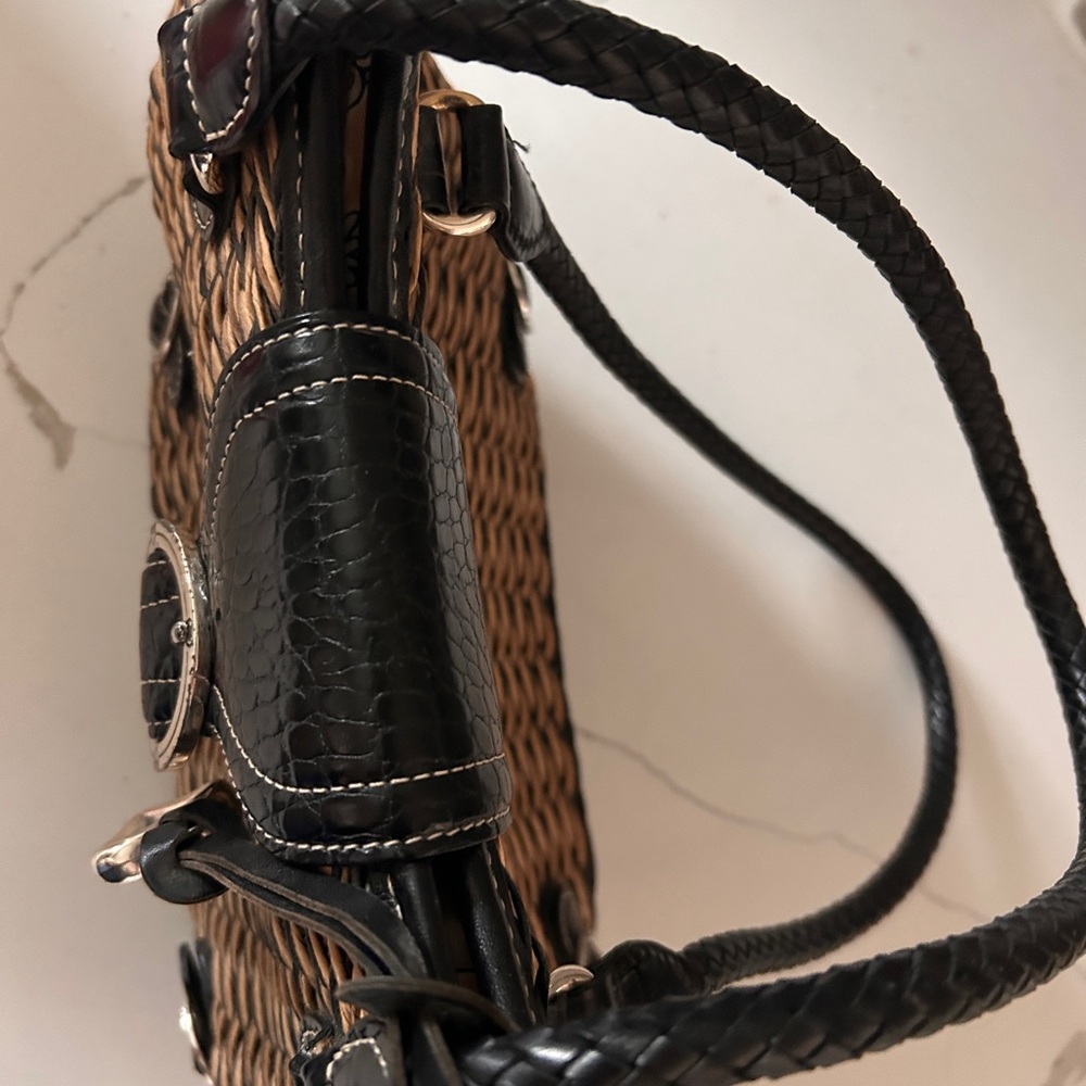 SOLD
VINTAGE!!!! Brighton Woven Tan and Black Shoulder Bag with Heart Charm - Picture 7 of 13